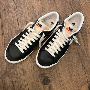 NIKE Men’s Blazer Low 77 Size 8 (Like New)
